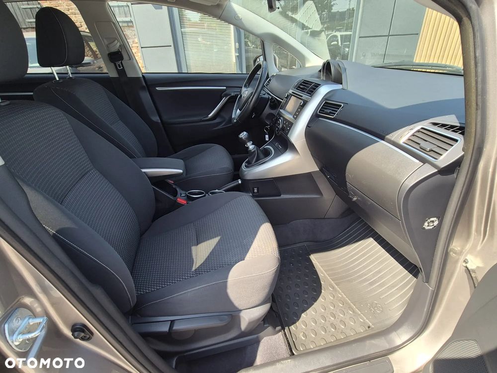 Toyota Verso 1.6 D-4D Prestige - 31