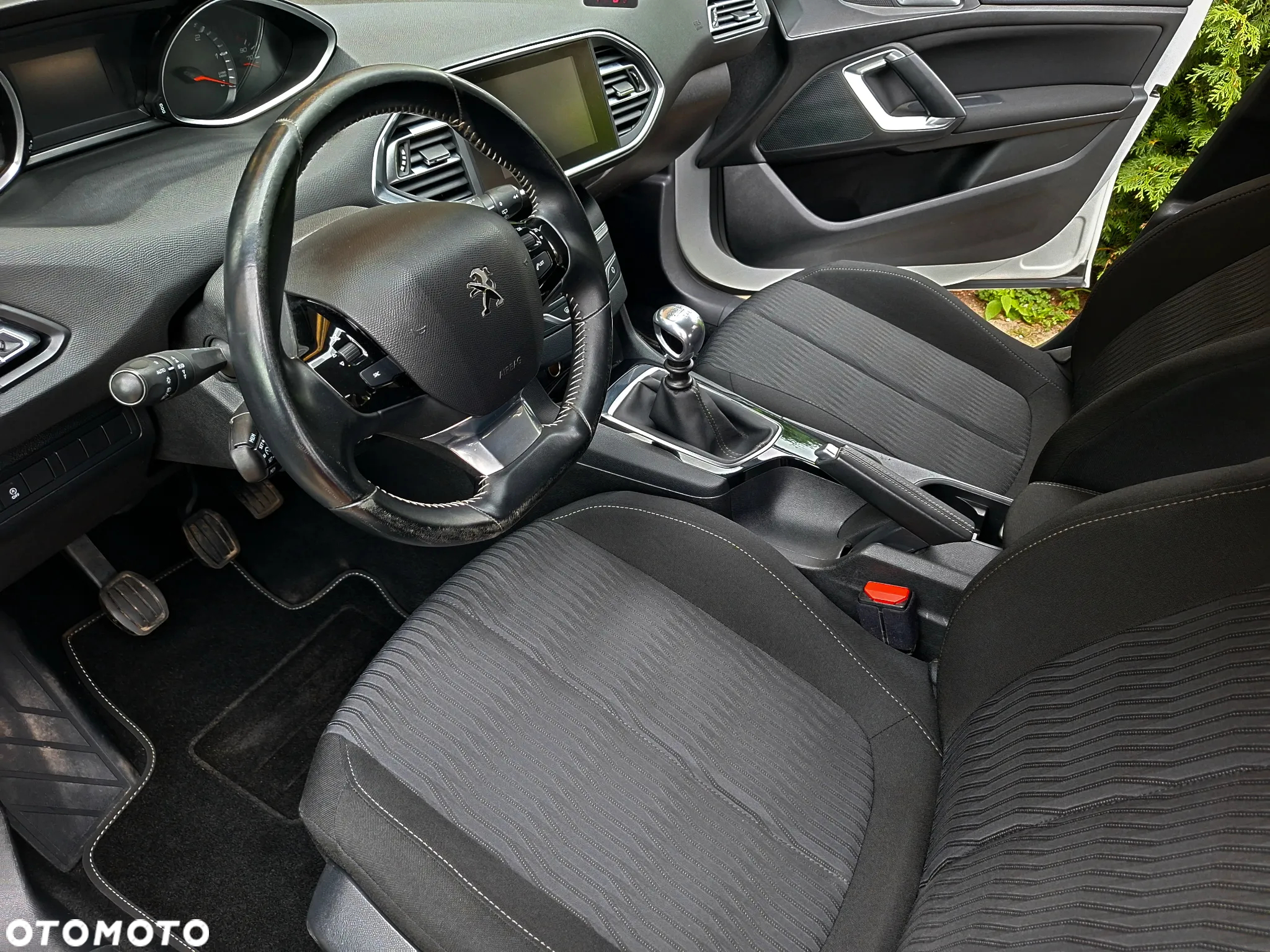 Peugeot 308 1.5 BlueHDi Allure S&S - 24