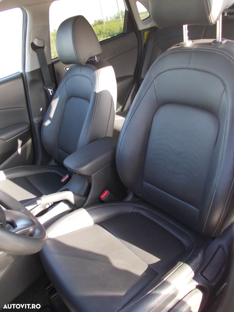 Hyundai KONA - 11