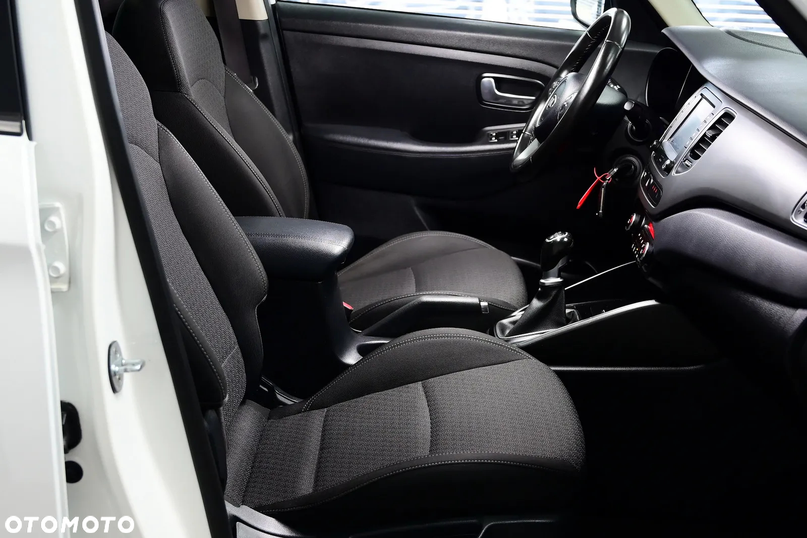 Kia Carens - 22