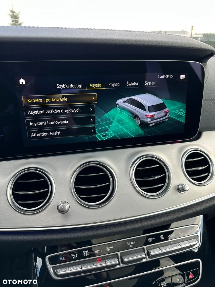 Mercedes-Benz Klasa E 300 d 4Matic T 9G-TRONIC AMG Line - 26