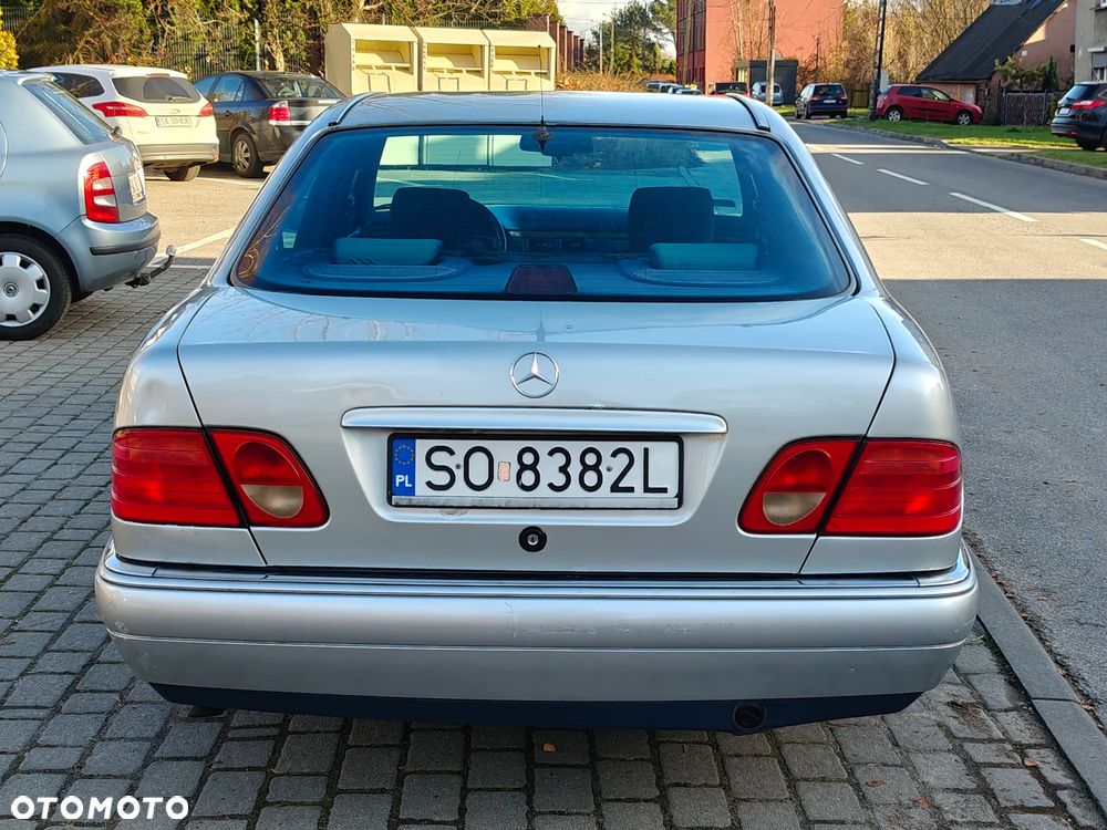 Mercedes-Benz Klasa E - 24