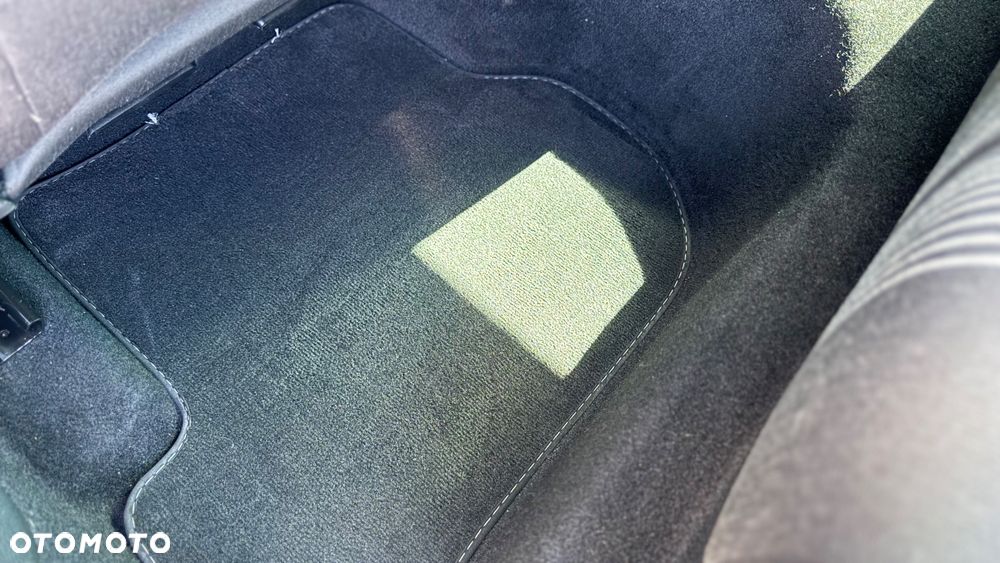 Volkswagen Golf 1.6 TDI DPF MATCH - 30