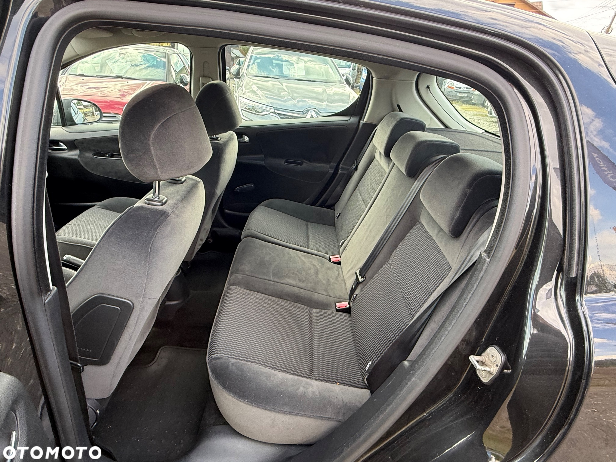 Peugeot 207 - 8