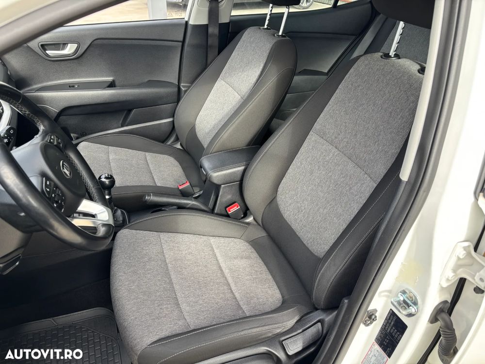 Kia Stonic 1.2 MPI 5MT Trend - 30