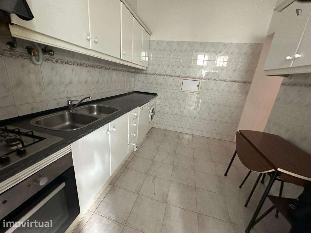 Quarto - localizado em Penha de França Lisbon - Grande imagem: 2/6