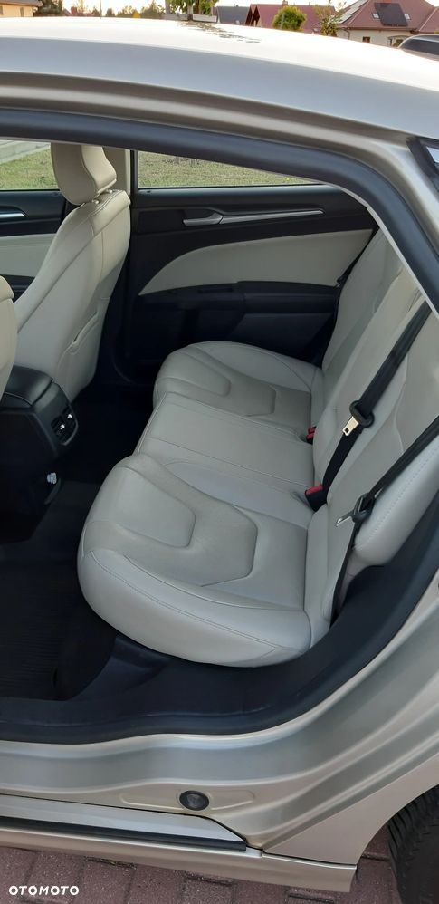 Ford Fusion - 8