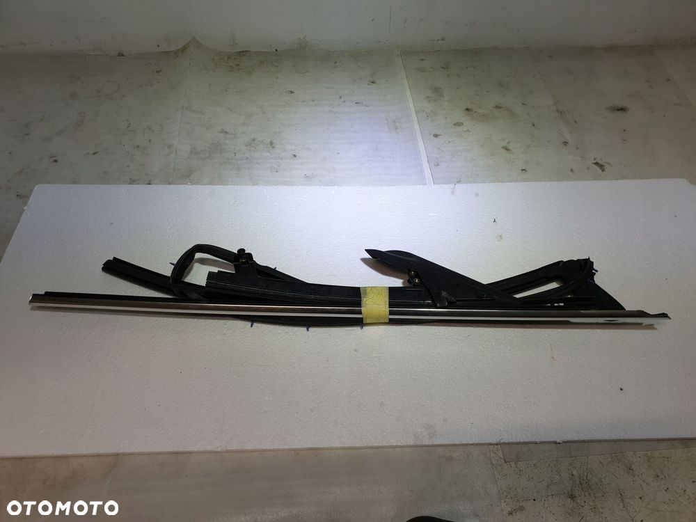 Porsche 911 991 GT3 LIFT uszczelka drzwi prawa kpl - 1