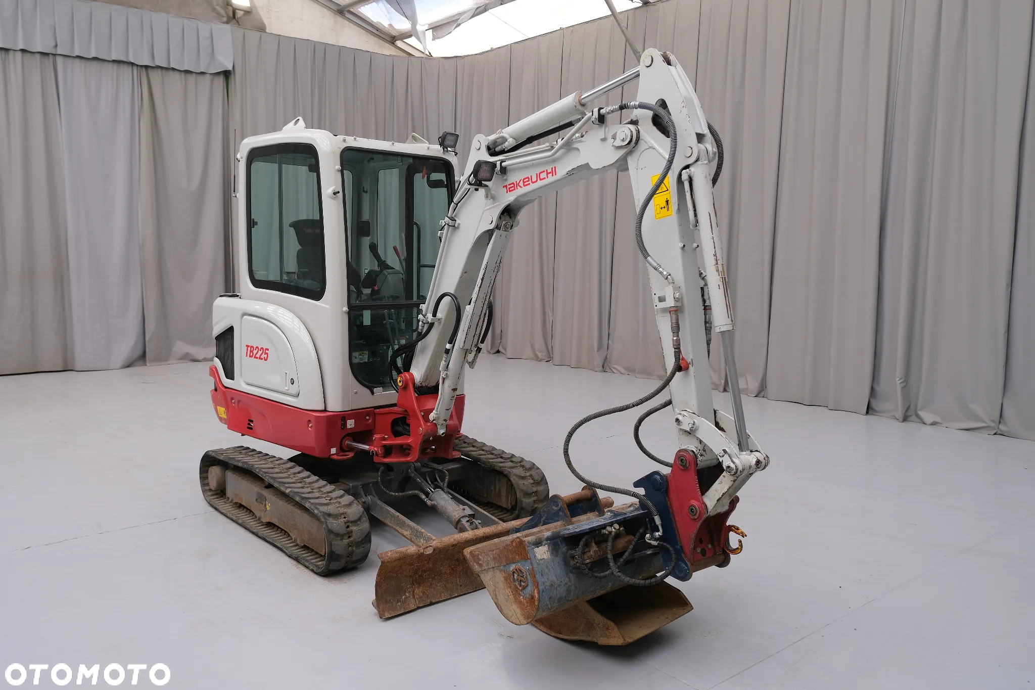Takeuchi TB225 - 4