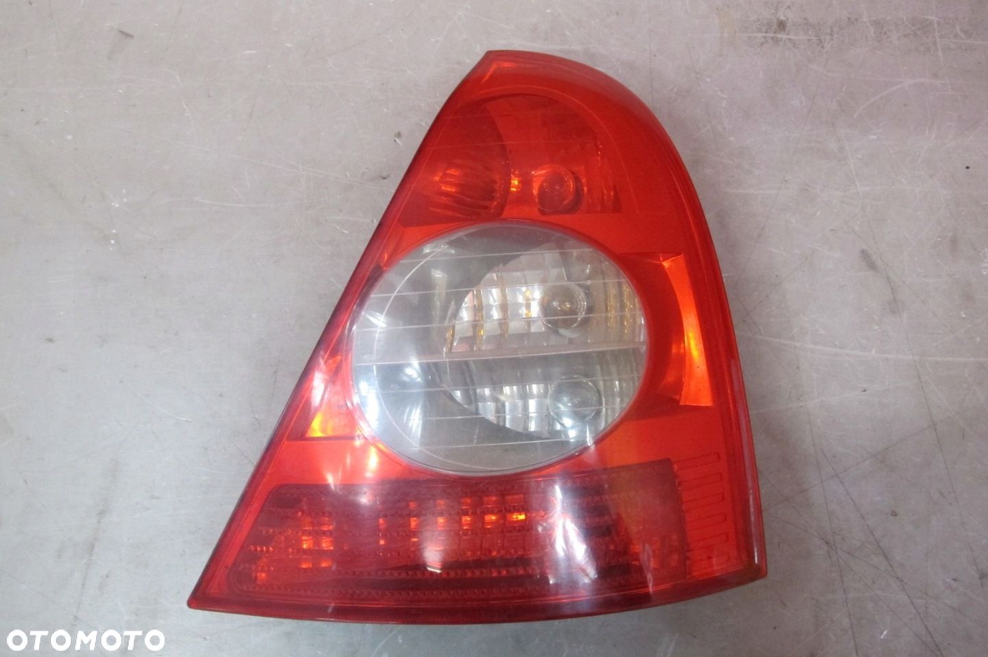 RENAULT CLIO 2 II LIFT 01-05 LAMPA PRAWA TYŁ TYLNA EUROPA - 1