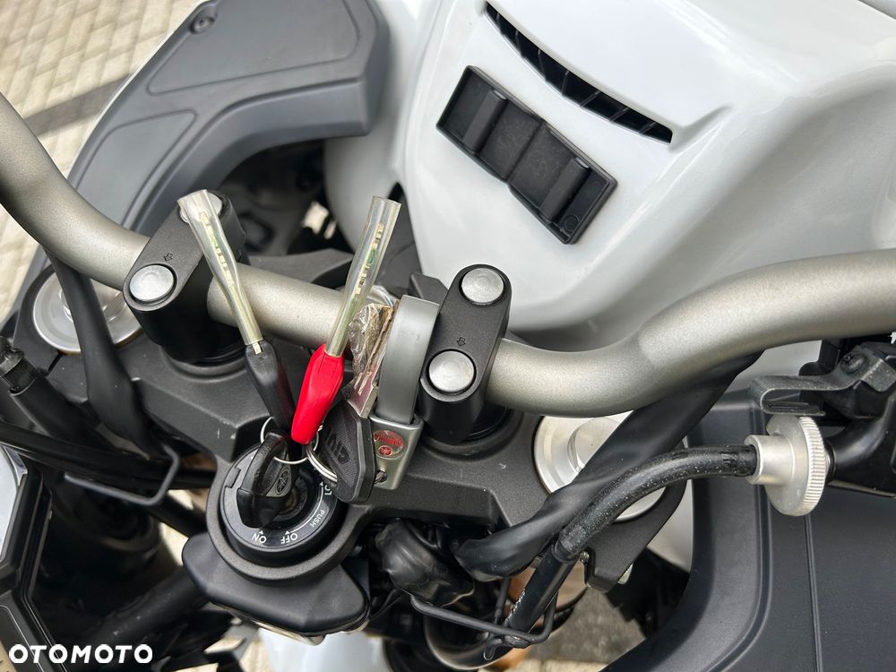 Yamaha FZ8 - 13