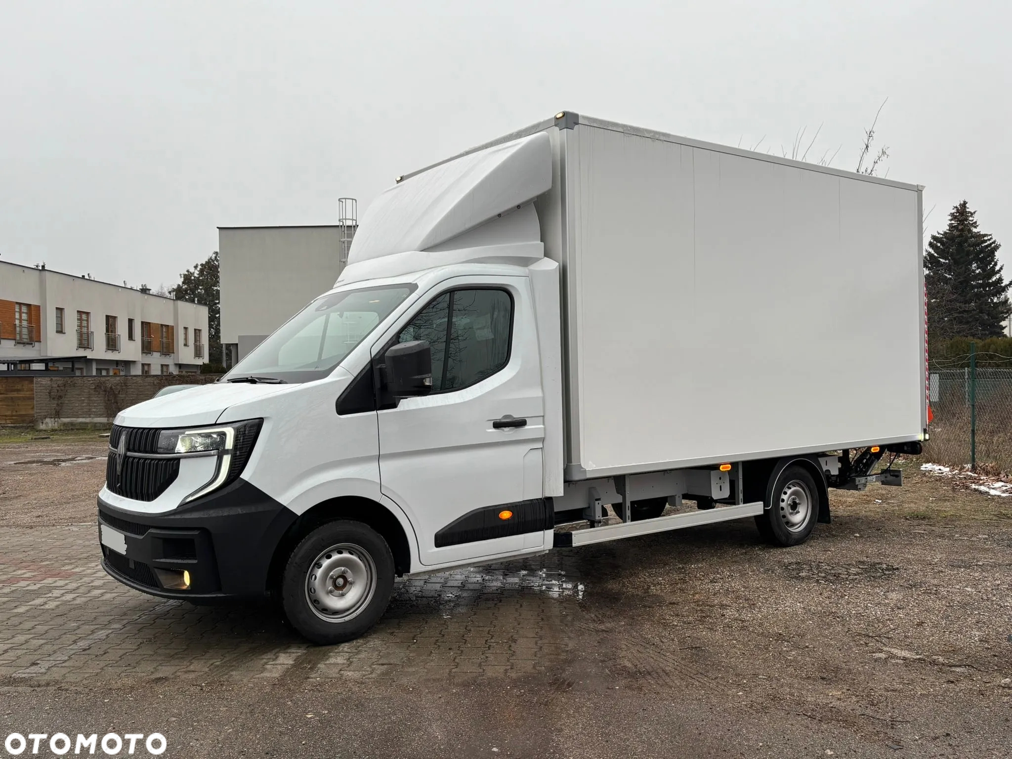 Renault Master 9EP kontener z windą - 12