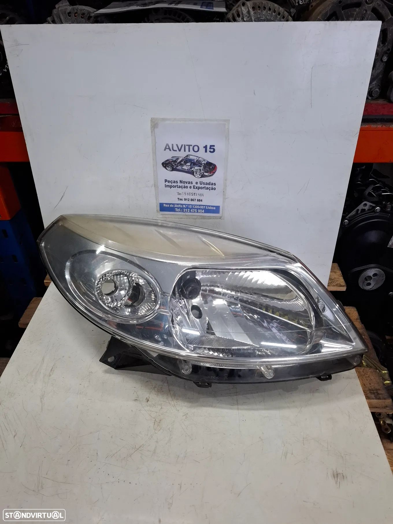 Farol direito Dacia Sandero 2012 - 1