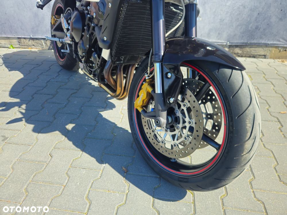 Triumph Street Triple - 28