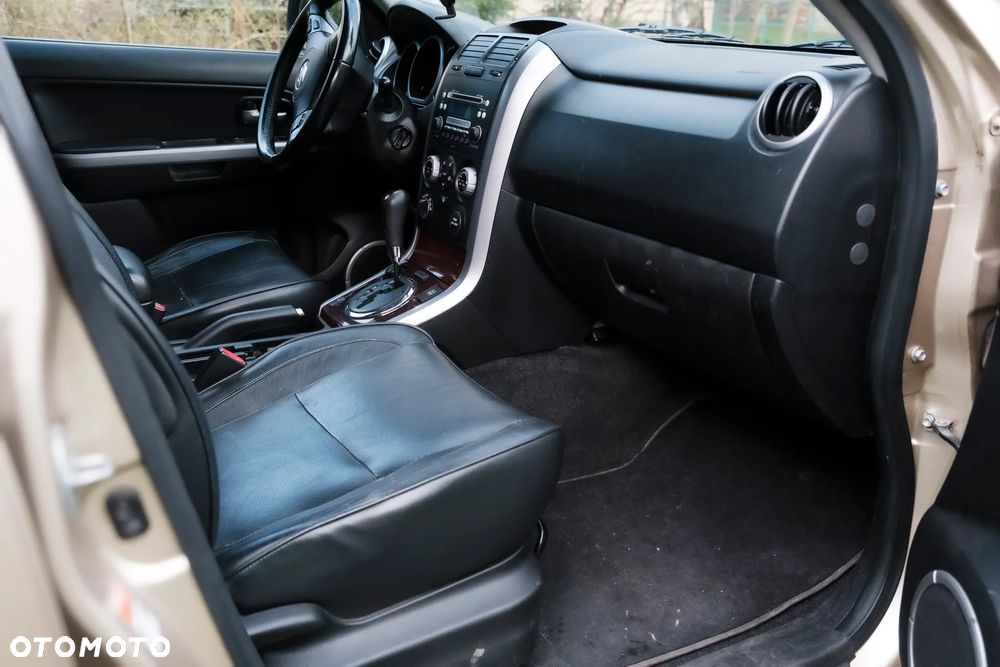 Suzuki Grand Vitara 2.0 De Luxe - 9