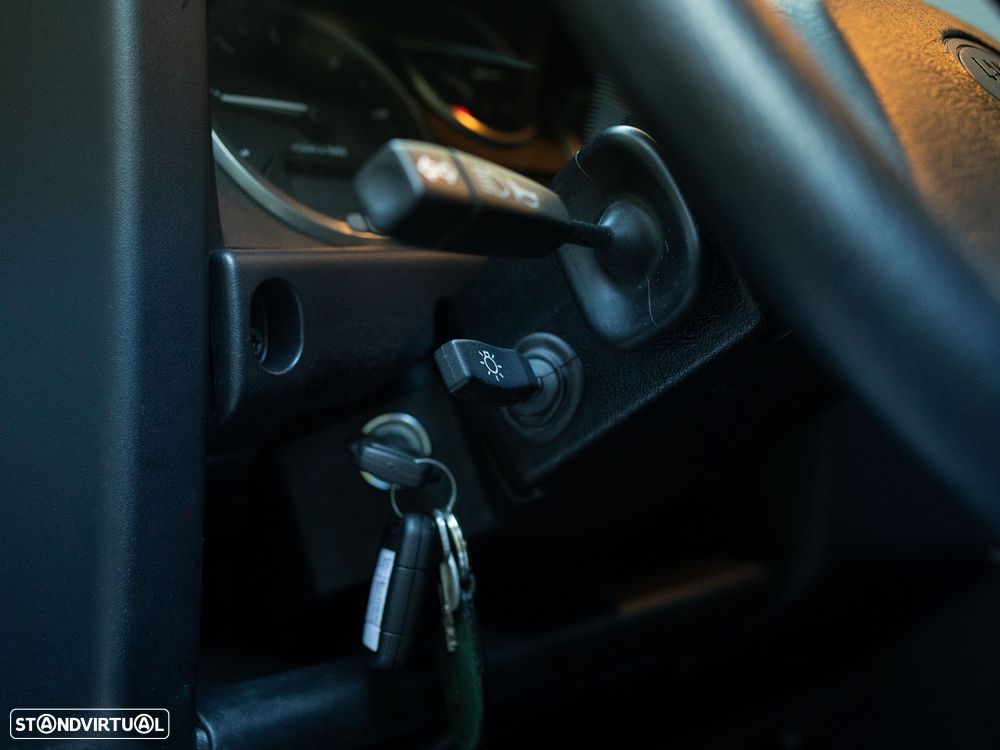 Land Rover Defender 110 SW 2.4 CRD S - 35