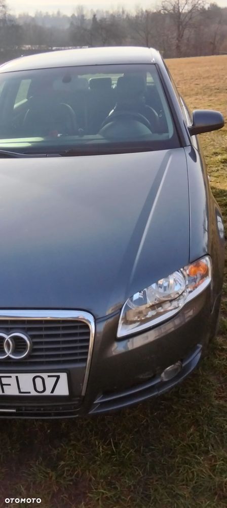 Audi A4 Limousine - 1