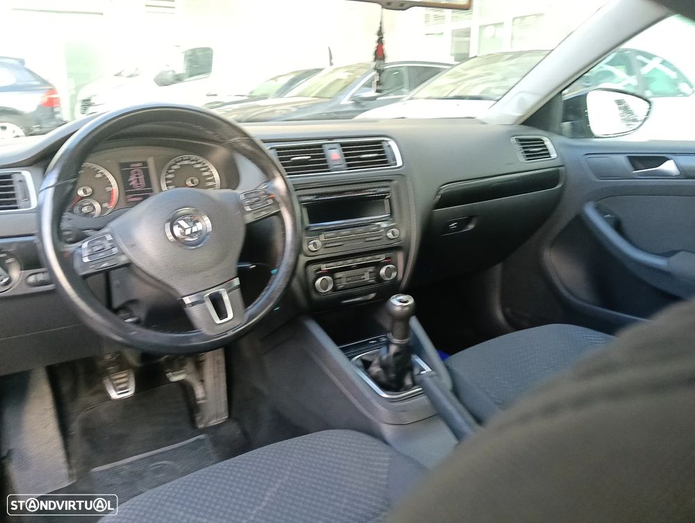 VW Jetta 1.6 TDi Blue Motion Comfortline - 9