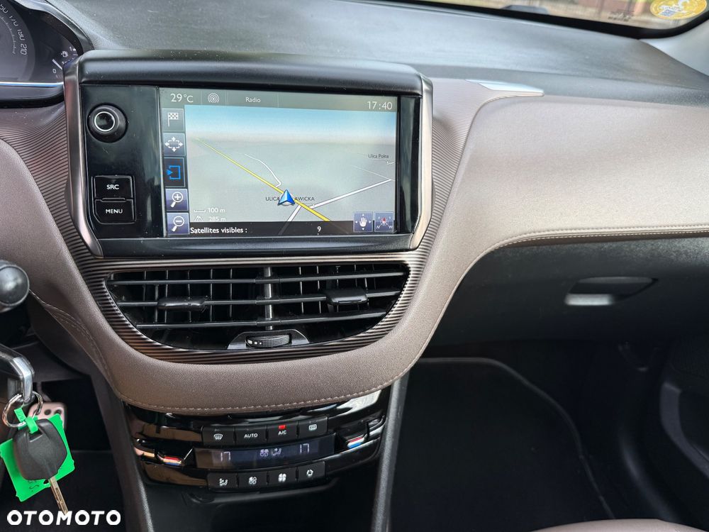 Peugeot 2008 1.6 e-HDi Allure S&S - 21