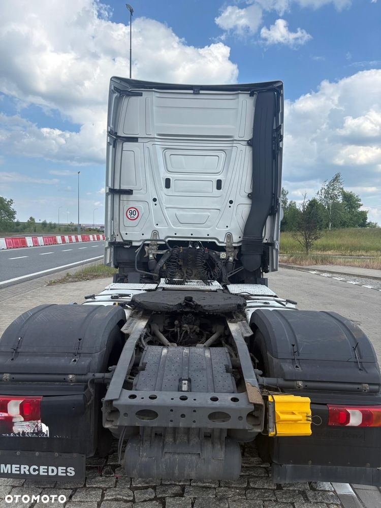 Mercedes-Benz Actros - 8