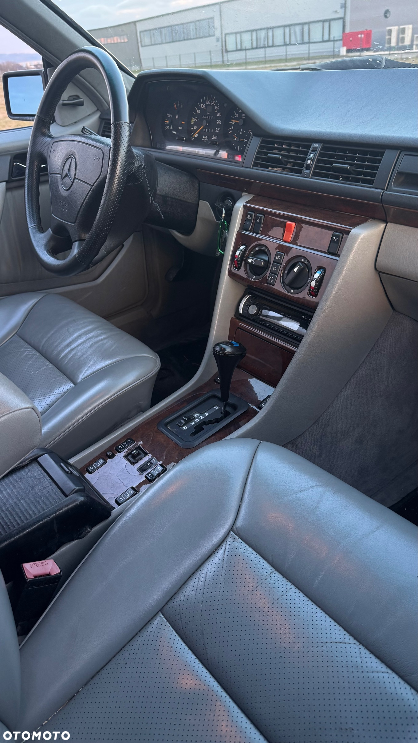 Mercedes-Benz W124 (1984-1993) - 17