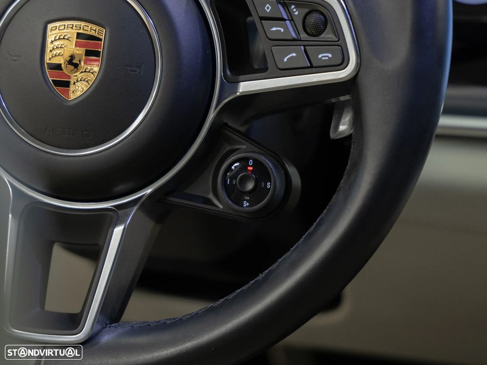 Porsche Panamera 4 Platinum Edition - 22