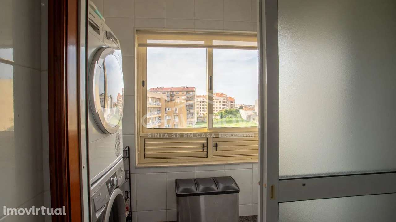 Apartamento T2 com Varanda e Garagem Box - Grande imagem: 4/24