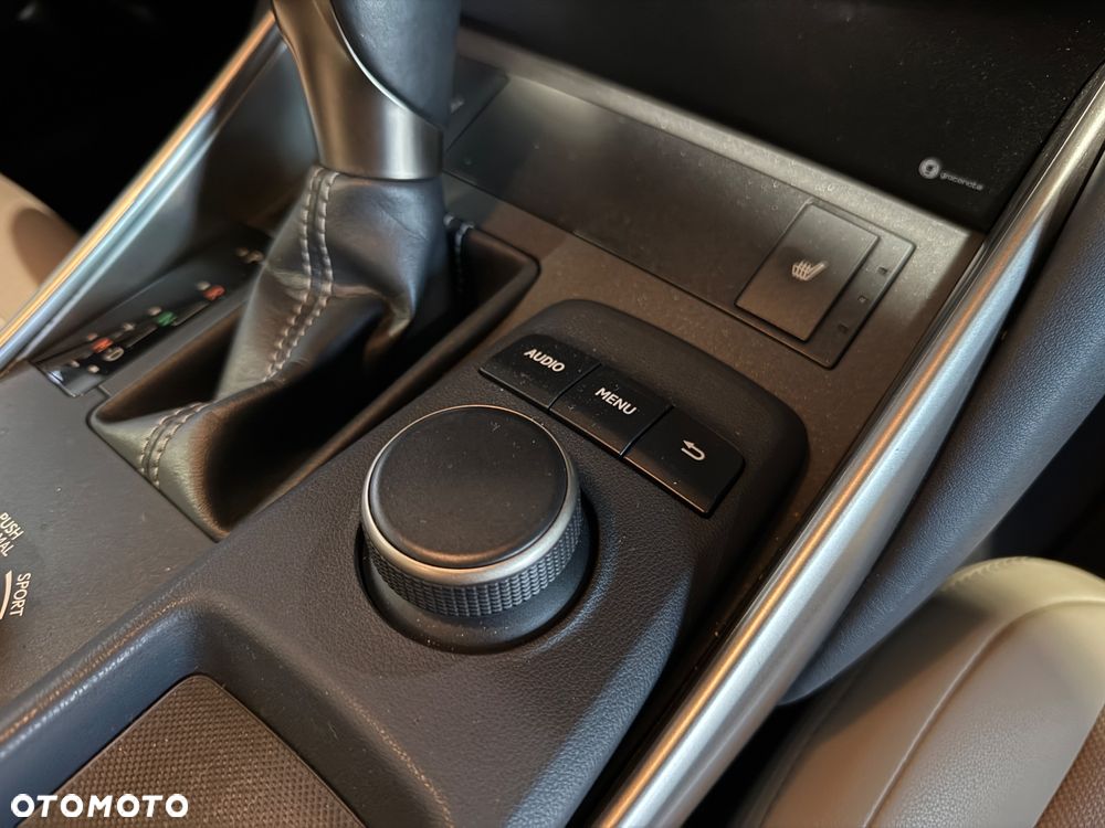 Lexus IS 200t Executive Line - 19