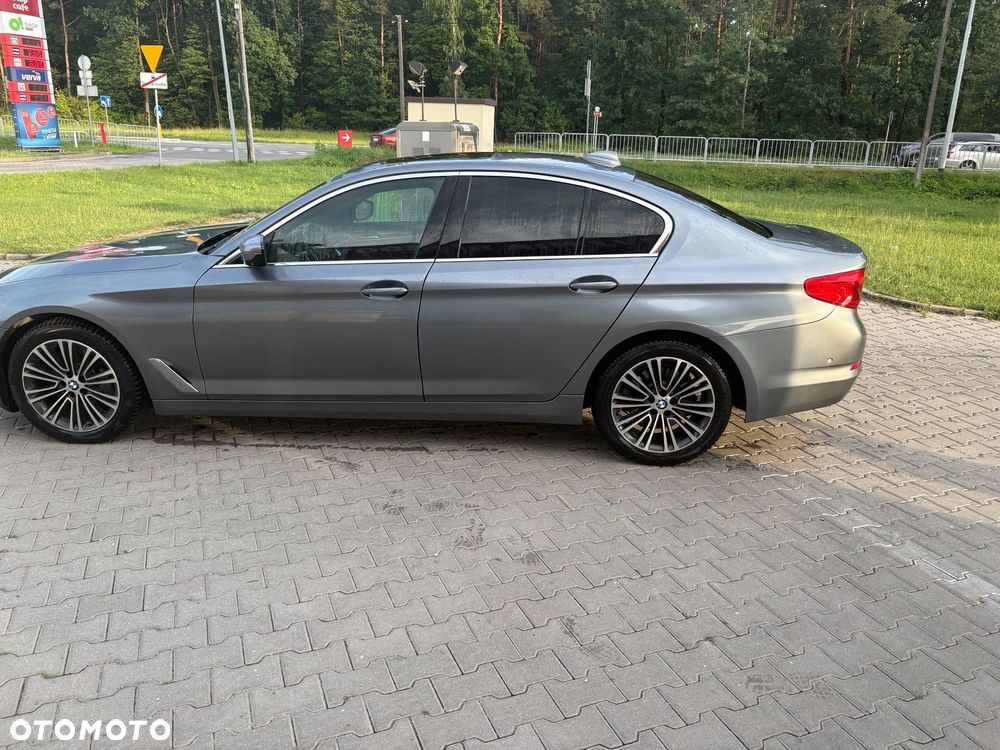 BMW Seria 5 530i GPF xDrive Sport Line sport - 2
