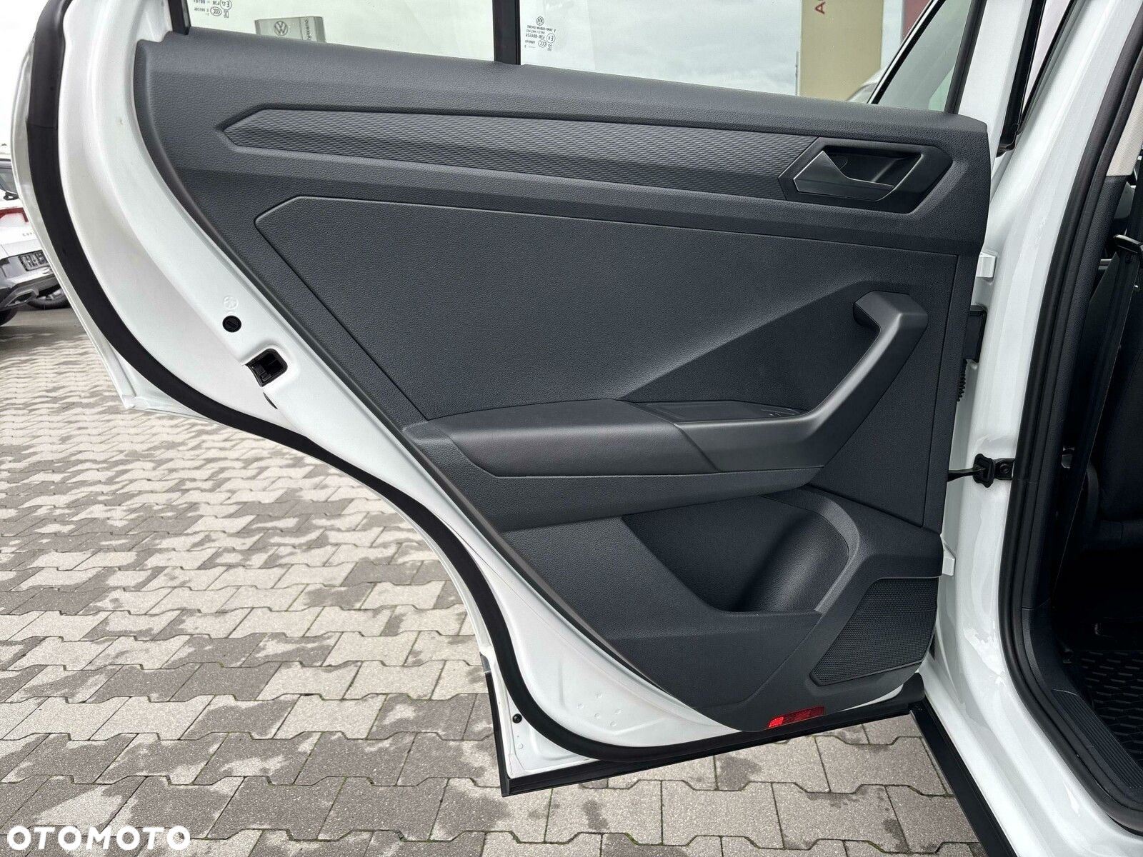 Volkswagen T-Roc - 11