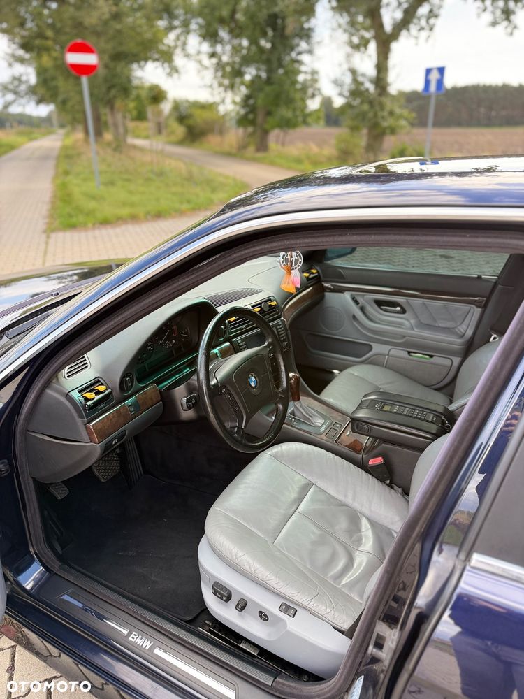 BMW Seria 7 740i - 16