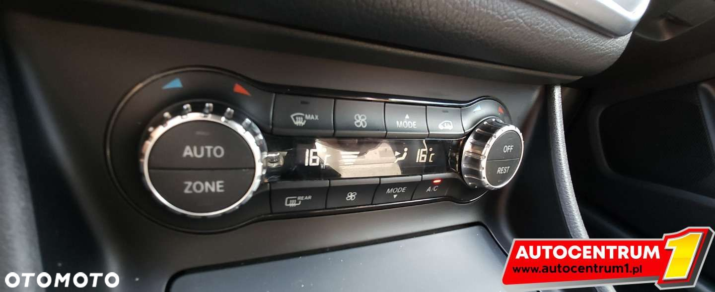 Mercedes-Benz GLA - 34