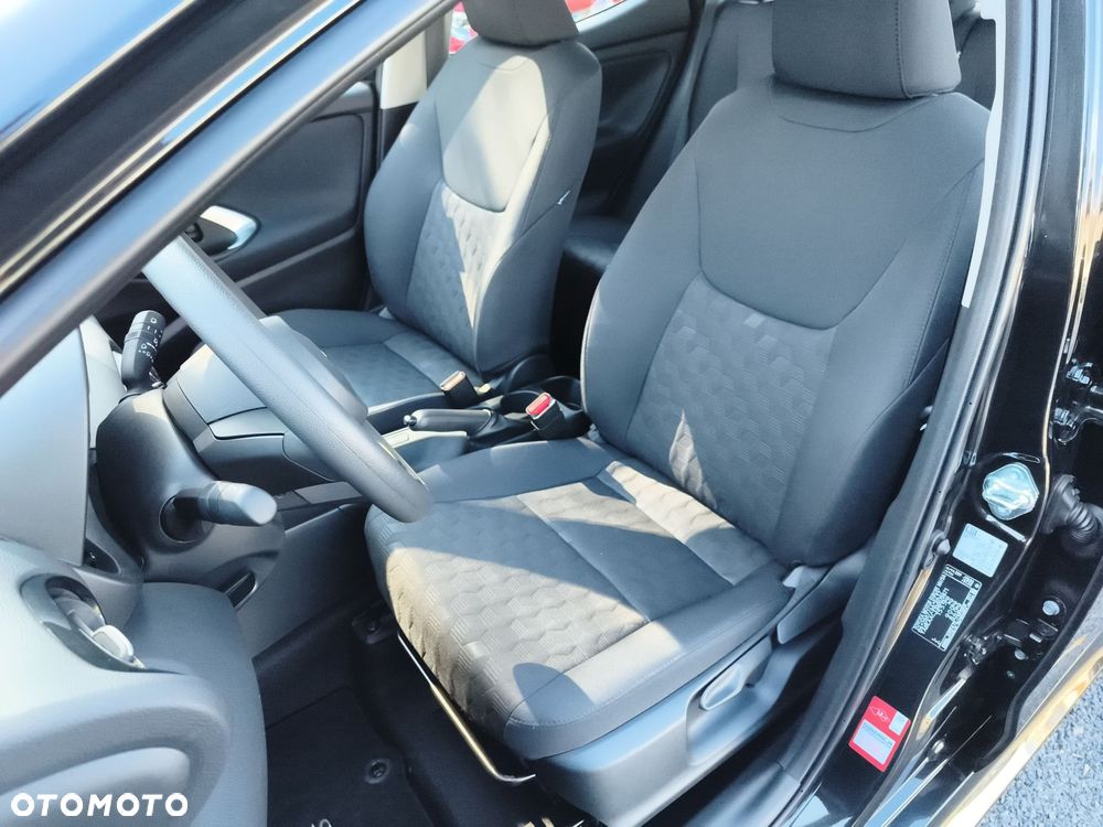 Toyota Yaris - 25