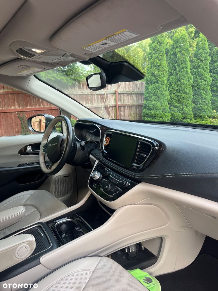 Chrysler Pacifica - 13