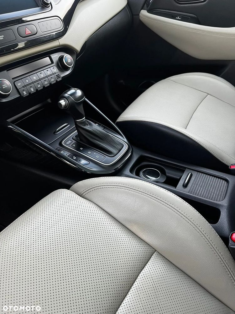 Kia Carens 1.7 CRDi L 7os - 9