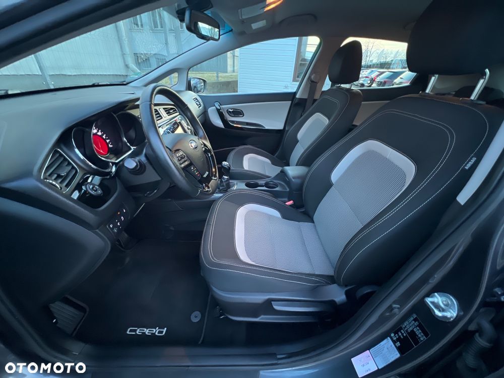 Kia Ceed 1.4 CVVT Dream Team Edition - 16