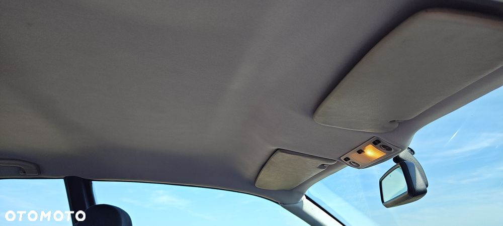 BMW Seria 3 323i - 24