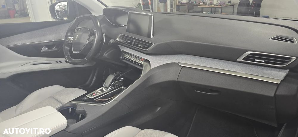 Peugeot 3008 1.2 PureTech 130 EAT8 Allure Pack - 22