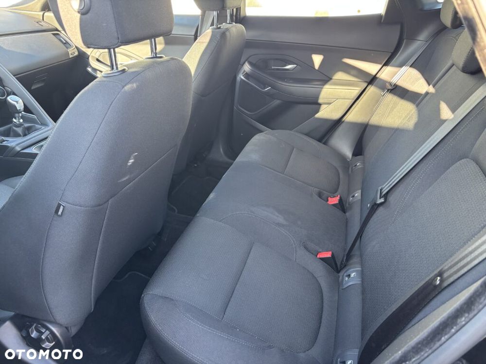 Jaguar E-Pace D150 - 13