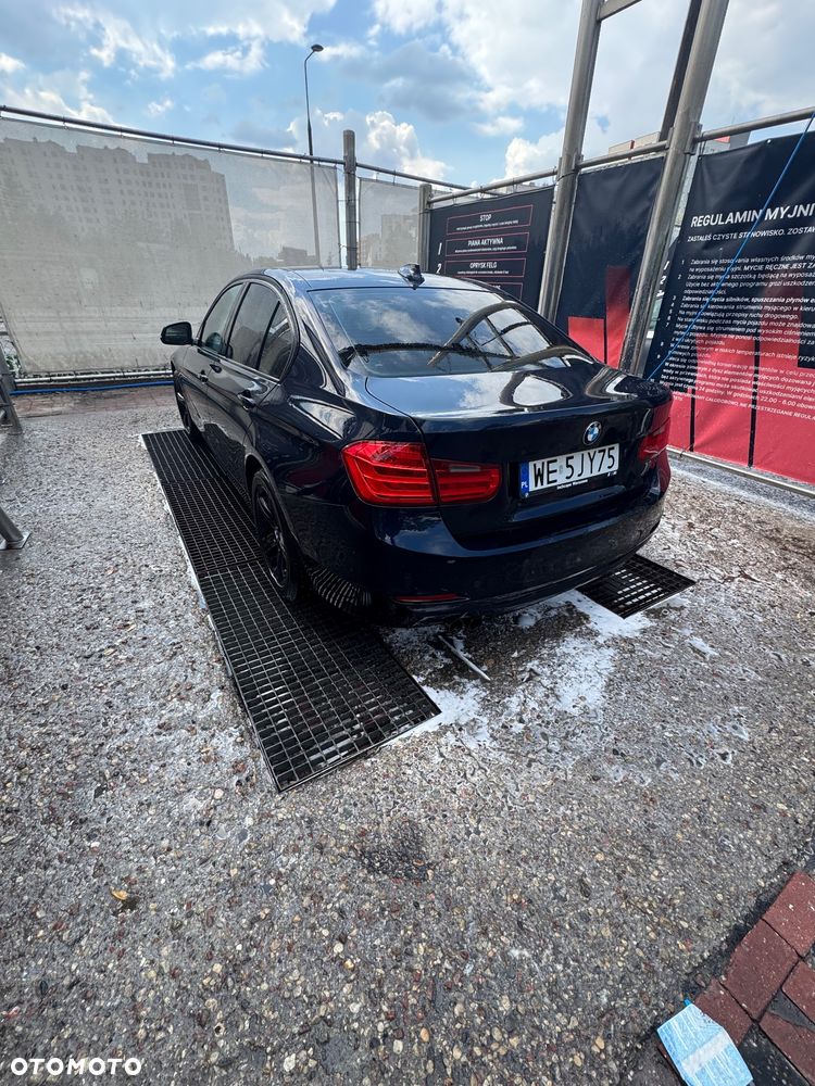 BMW Seria 3 328i xDrive Sport-Aut - 2