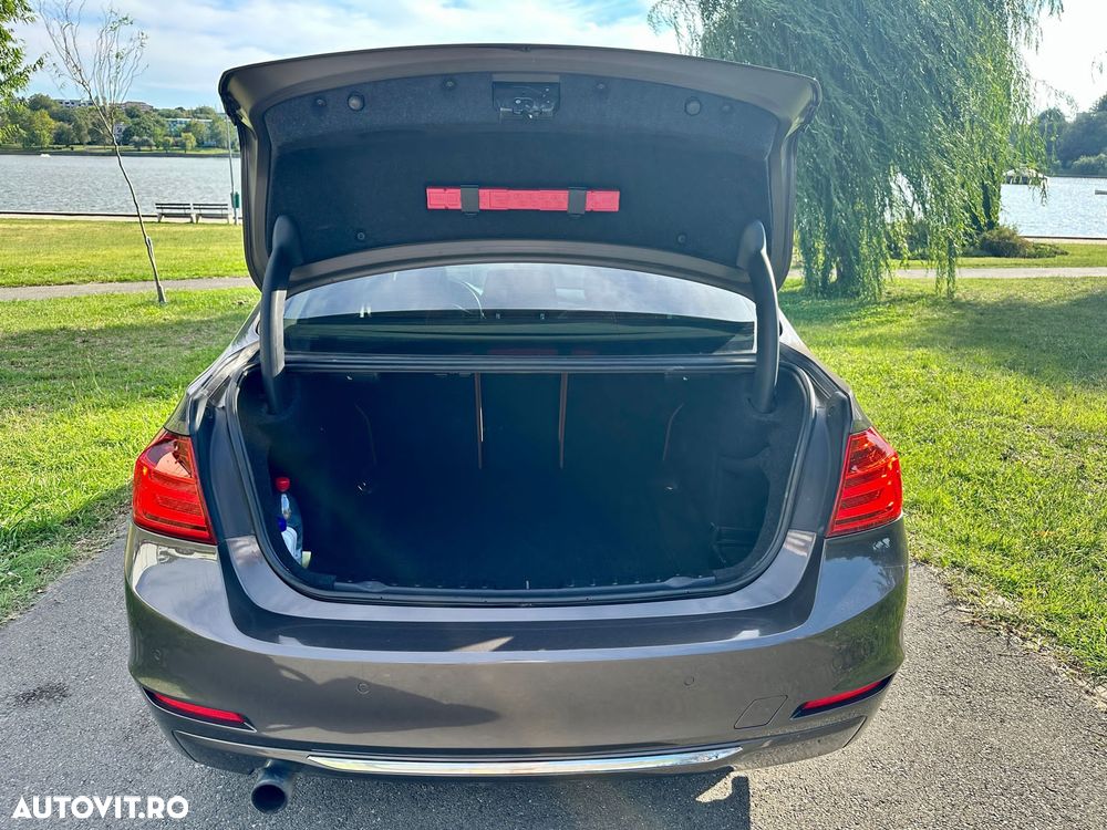 BMW Seria 3 320i EfficientDynamics Edition - 12