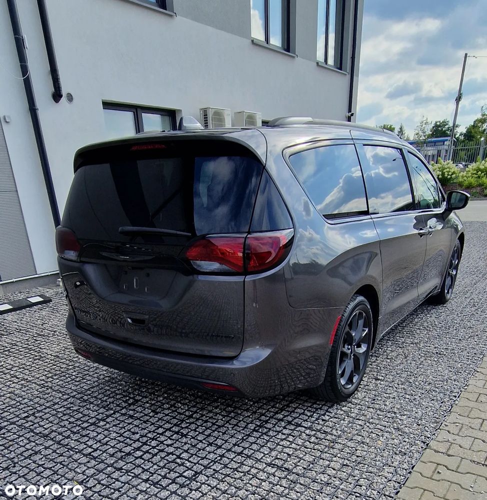 Chrysler Pacifica - 7