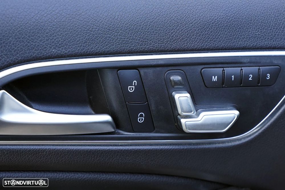 Mercedes-Benz A 45 AMG 4Matic Speedshift 7G-DCT - 23