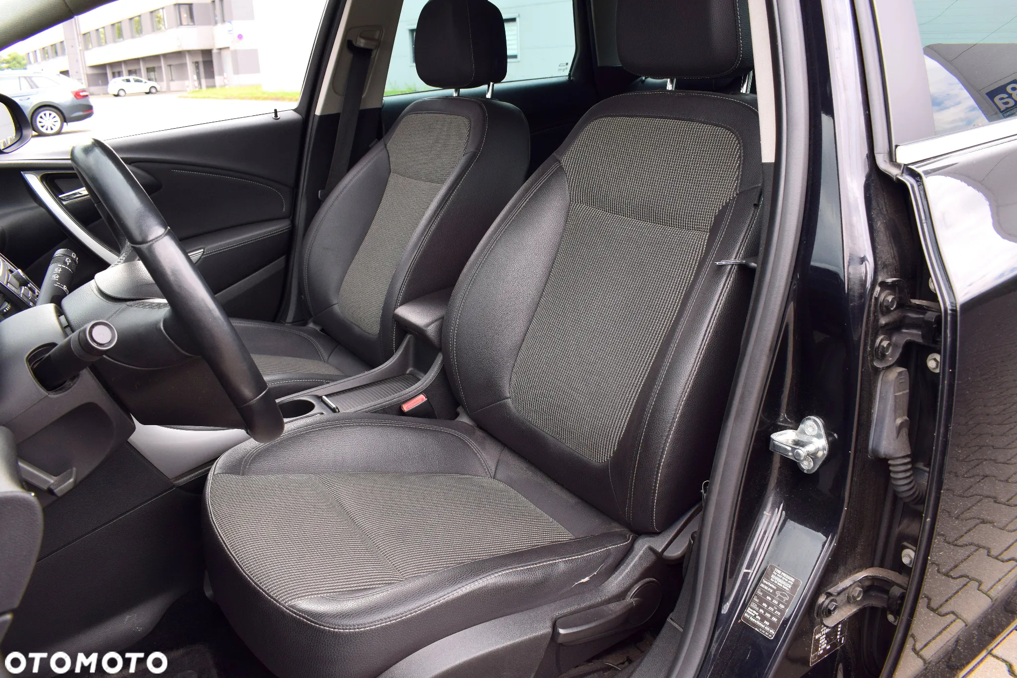 Opel Astra 1.6 Turbo Cosmo - 17