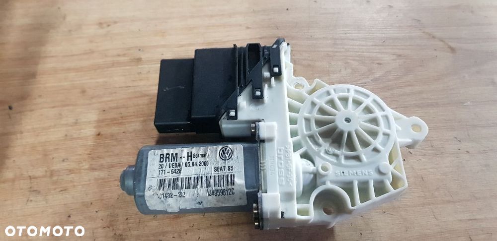 VW GOLF IV BORA SEAT LEON I TOLEDO II SILNICZEK SZYBY PRAWY TYŁ 1J4959812C - 2