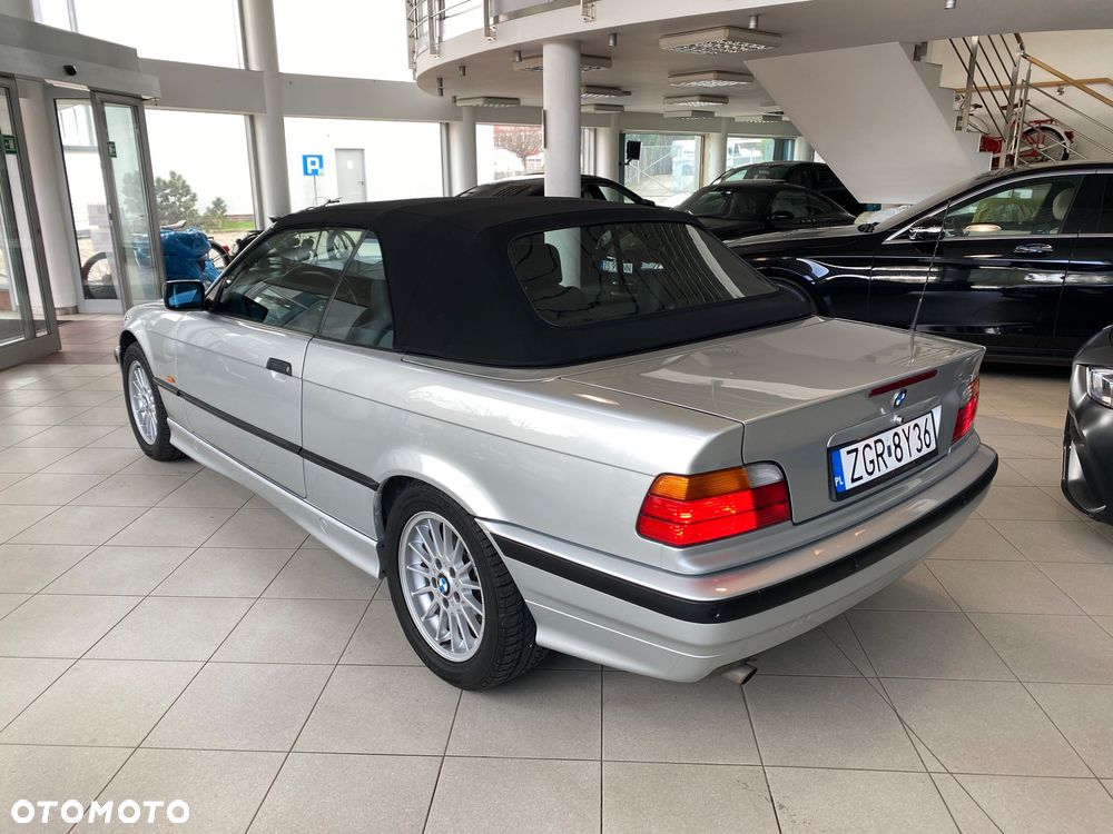 BMW Seria 3 318i Cabriolet - 7