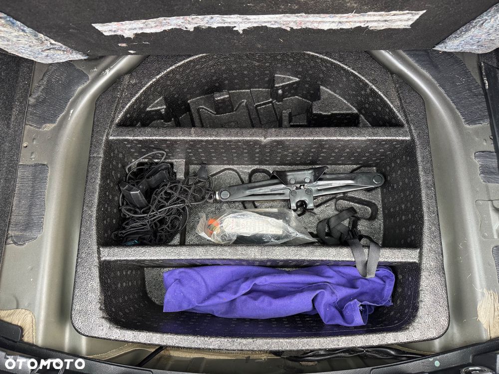 Toyota Auris 1.8 HSD Luna - 22