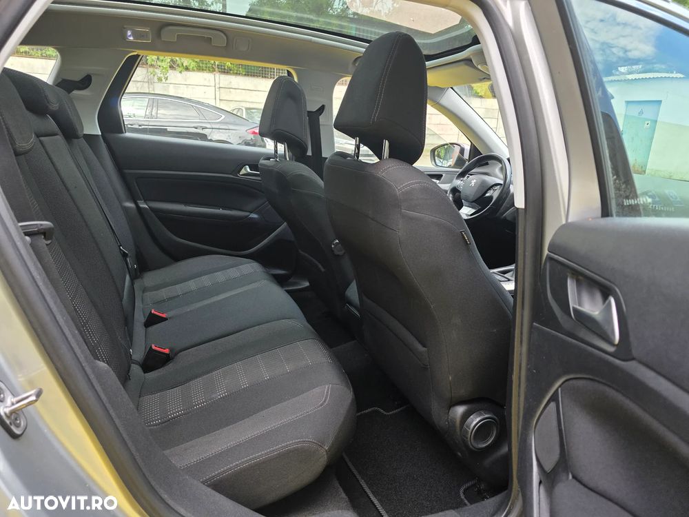 Peugeot 308 1.2 L PureTech Turbo S&S Allure Aut. - 13