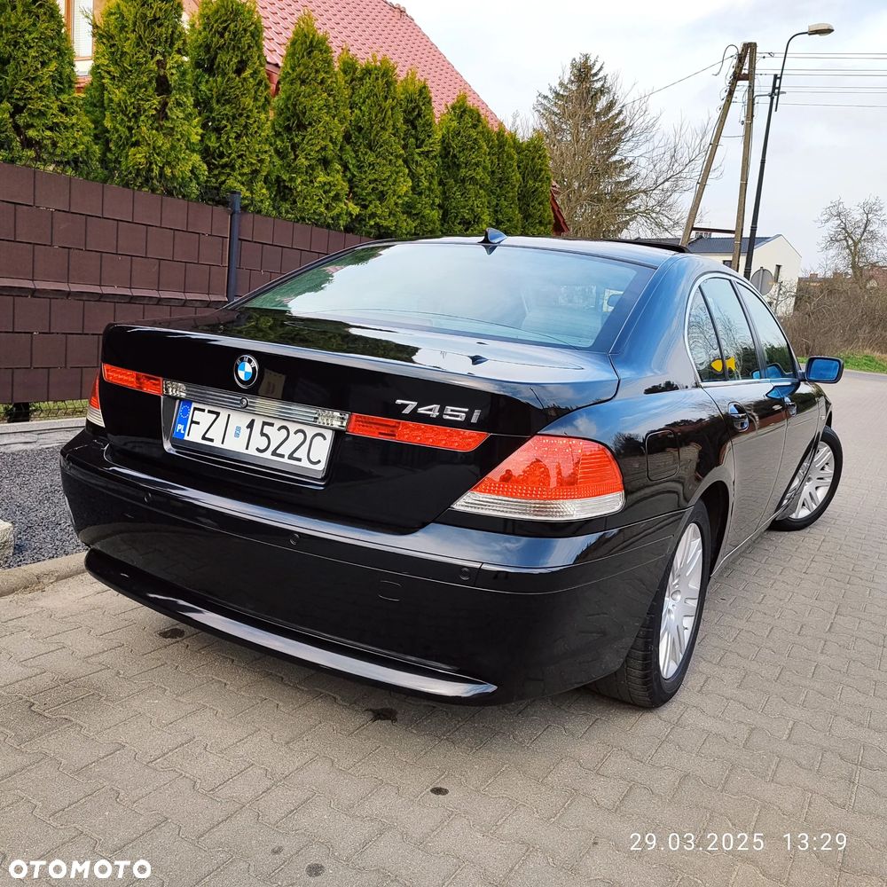 BMW Seria 7 745i - 18