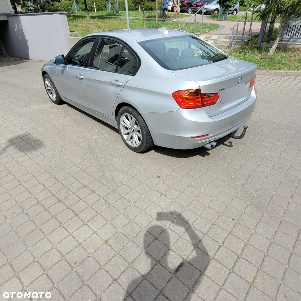 BMW Seria 3 328i xDrive - 9
